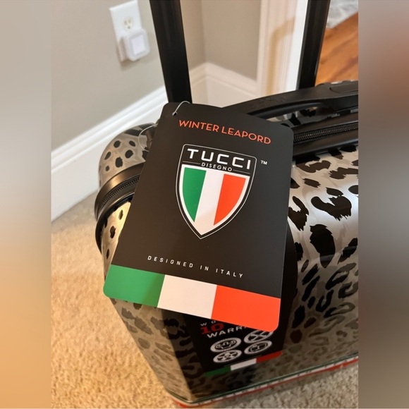 🎉LAST PIECE🎉TUCCI Italy WINTER LEOPARD 20" Spinner Carry On Travel Suitcase - Picture 6 of 9